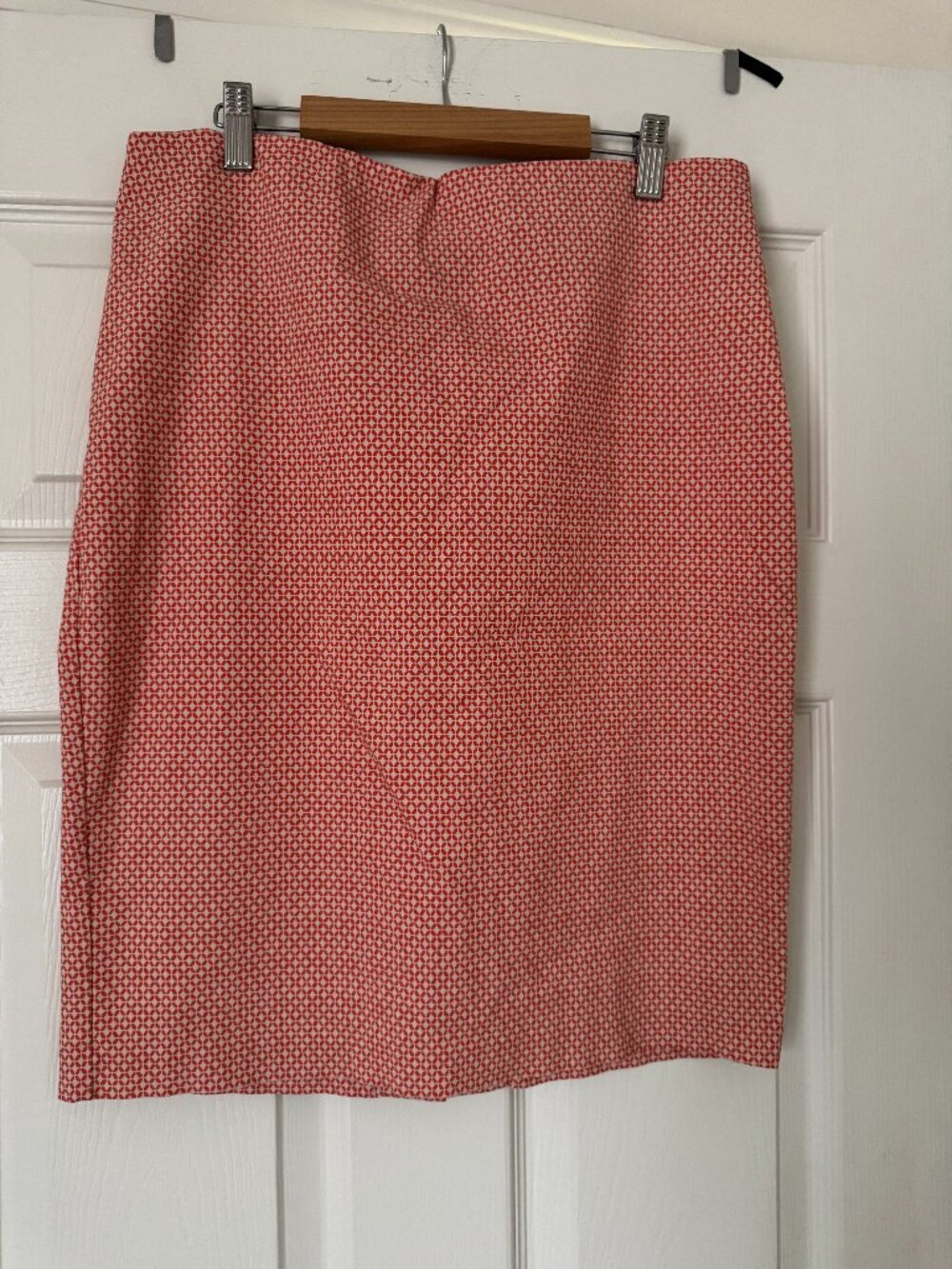 Skirt - casual straight skirt w/ detailed slit - orange and cream pattern- Sz 10